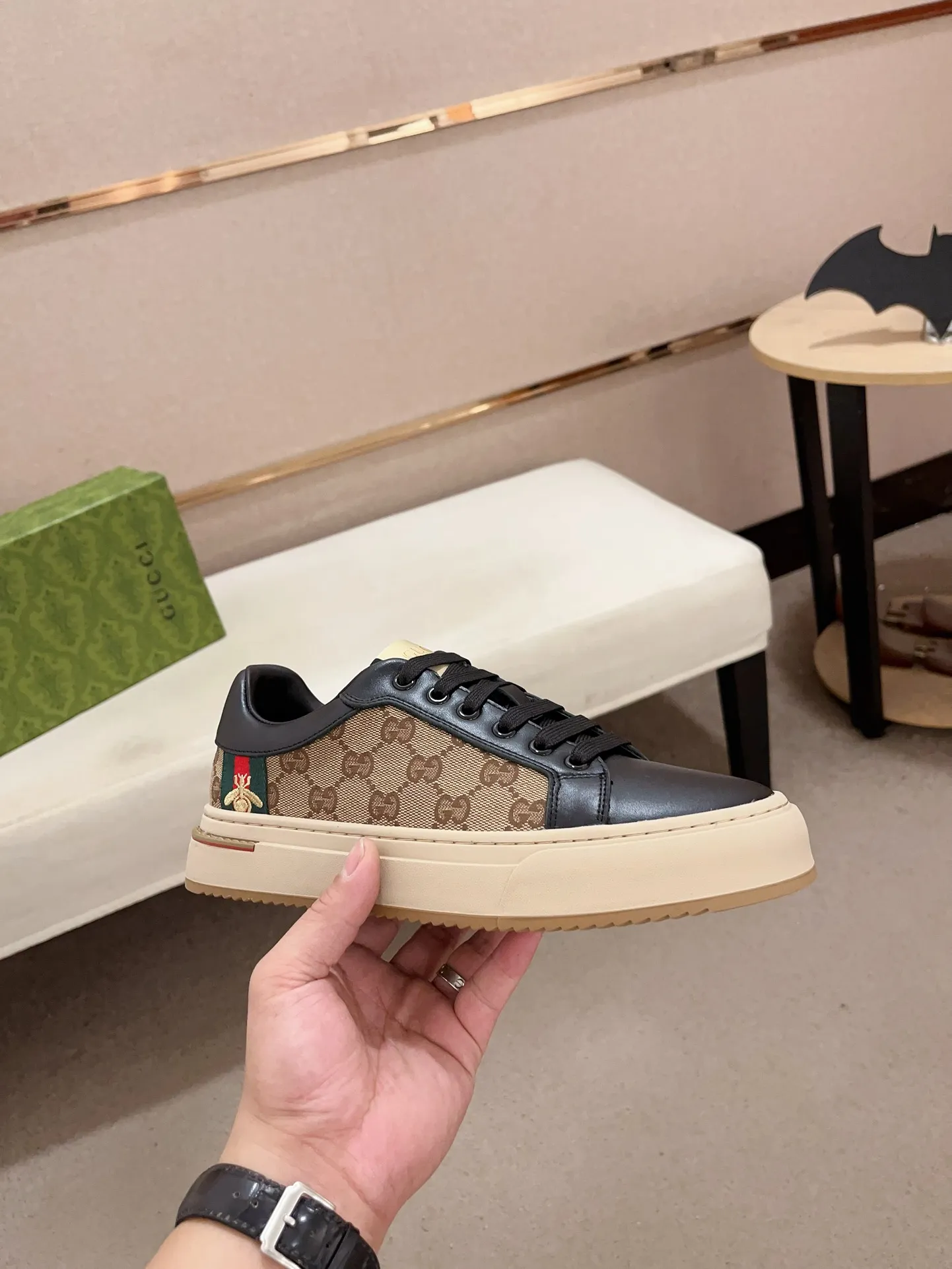 Men's clothing and shoes💰:400💰 (GUCCI) The latest model from the official website 🎁🎁Casual and fashionable men's shoes👟, hot style 💥The version is simple and elegant, exclusive for trendy men. Unique official website latest brand elements 👑Gucci original decoration, fashionable and generous, the fabric is original cowhide ✅sheepskin lining, the official website specifies wear-resistant casual outsole, the classic model is taken in kind at the counter🎬38-44 (45 is not returned or exchanged)
